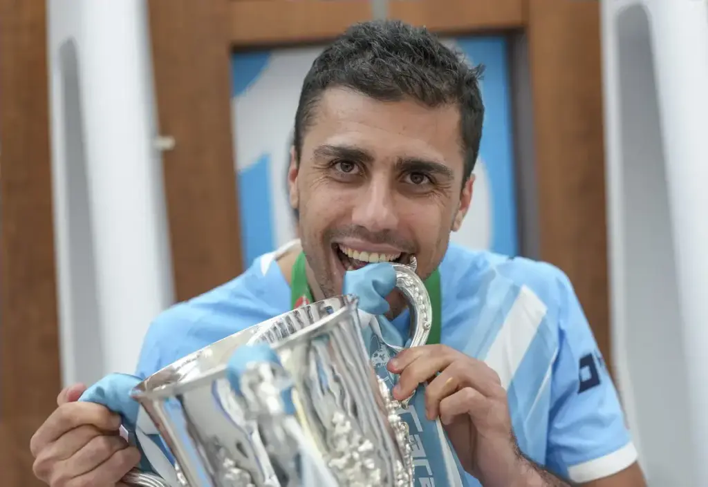 Spanish journalist says ‘something doesn’t add up’ about Rodri’s potential Manchester City exit