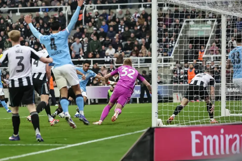 Newcastle look to take revenge on Manchester City with transfer hijack attempt