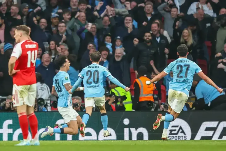 Pundits have their say on Premier League title fight ahead of Manchester City and Arsenal clash