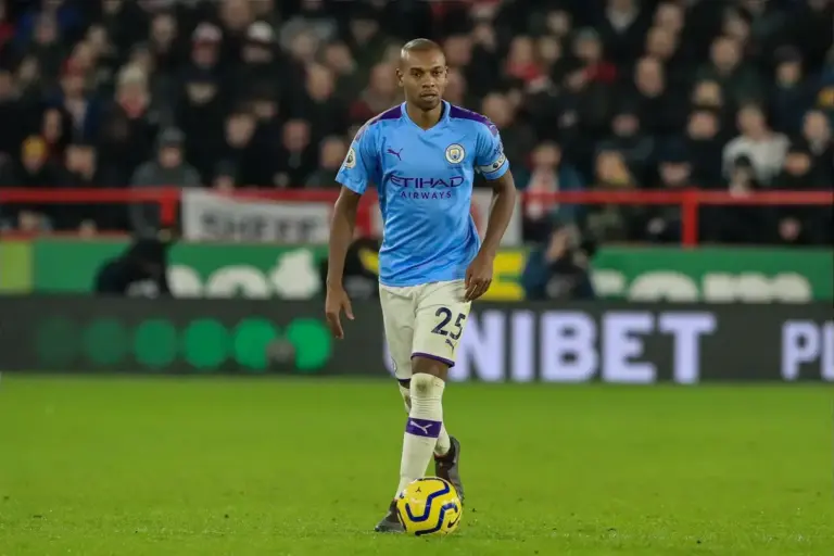 Fernandinho opens up on Pep Guardiola and possible Man City return