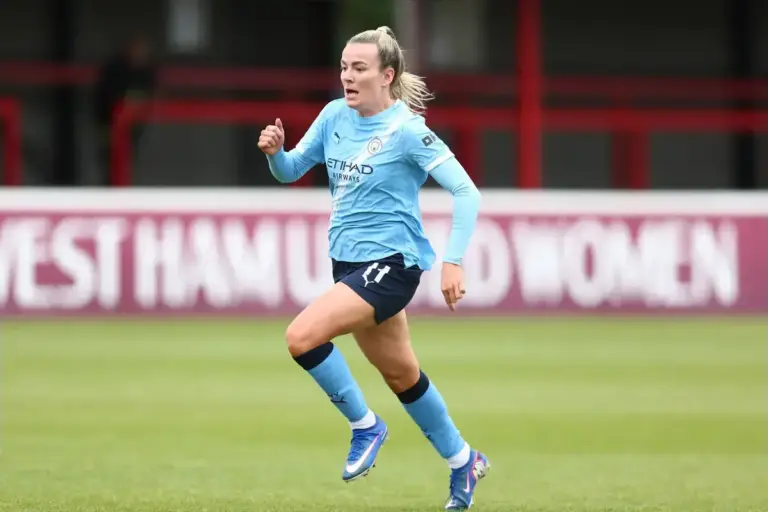 Lauren Hemp ‘really happy’ she stayed at Man City amid Barcelona interest
