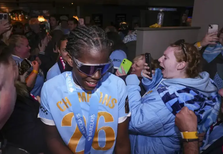 Bunny Shaw confirms new Man City contract at end-of-season celebration
