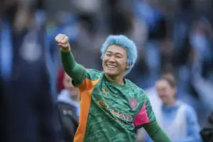 Man City close in on WSL title after dramatic late win over Liverpool