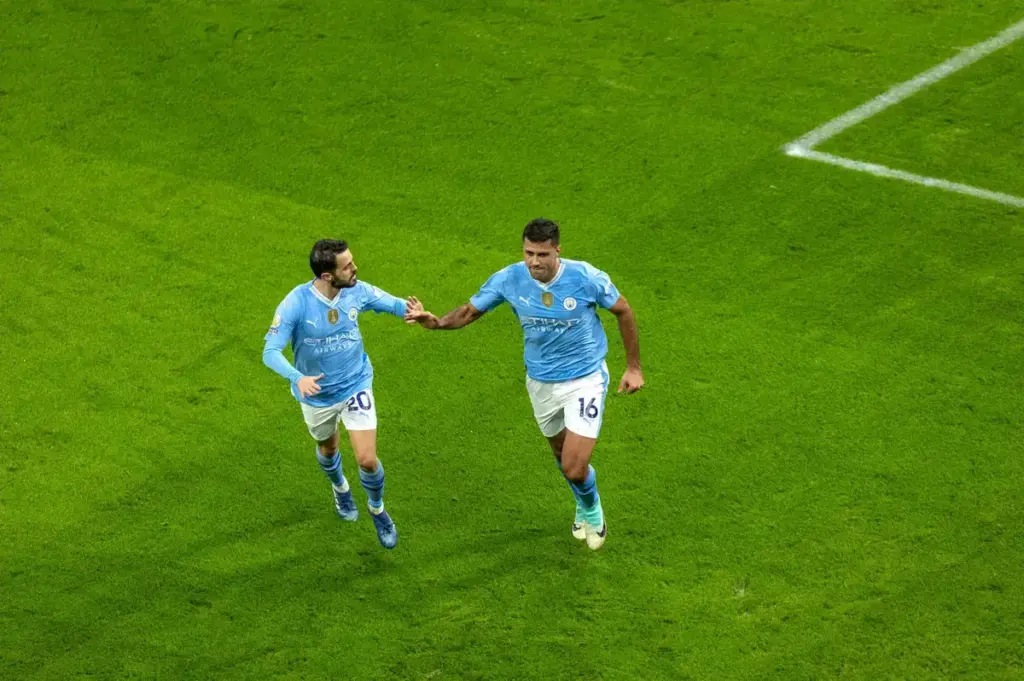 Rodri apologises to Bernardo Silva after World Cup flashpoint reopens City ties