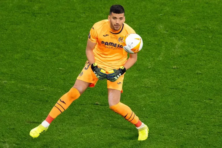 Man City close in on Geronimo Rulli deal after James Trafford exit
