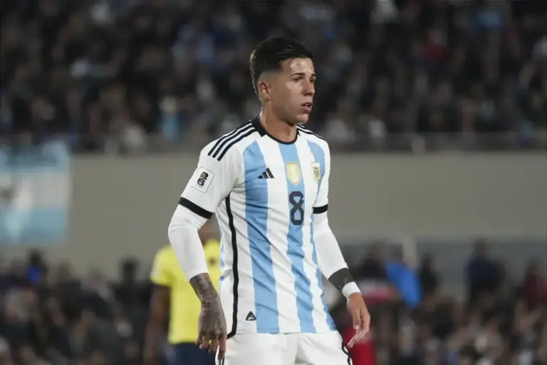 Chelsea step up replacement talks as City work on Enzo Fernandez deal
