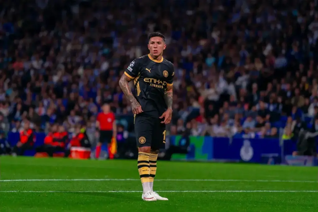 Man City 5-3 Sunderland: Enzo Fernandez scores in eight-goal thriller