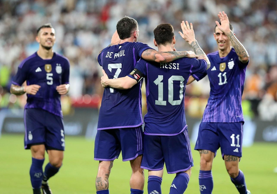 Which ex-Manchester City stars played alongside Lionel Messi the most for Argentina? 
